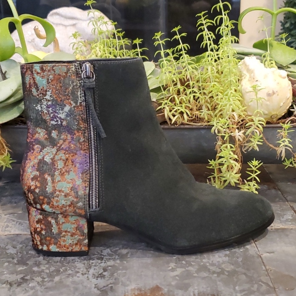 Hannah by Logo Greenish Black and Multicolor Suede Leather Ankle Booties